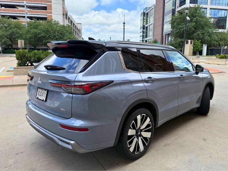 2025-Mitsubishi-outlander-SEL-exterior-4-carpro