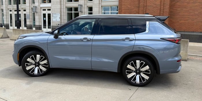 2025 Mitsubishi Outlander SEL Review