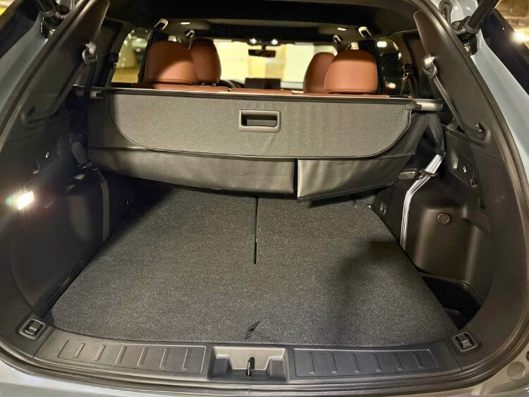 2025-Mitsubishi-outlander-sel-cargo