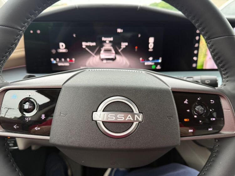 2025-Nissan-Murano-Platinum-steering-wheel-carpro