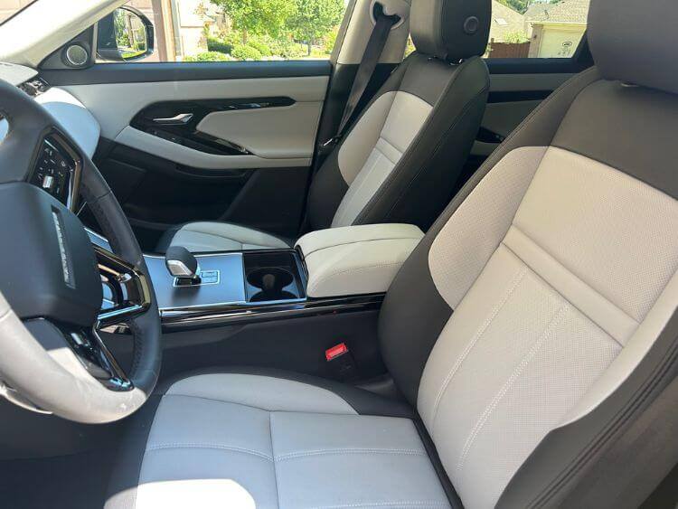 2025-Range-Rover-Evoque-Dynamic-SE-drier-seat-carpro .jpg