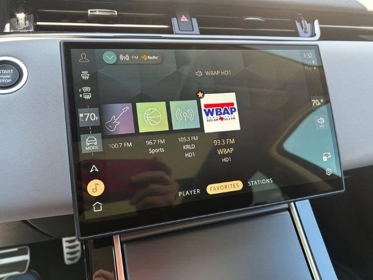 2025-Range-Rover-Evoque-Dynamic-SE-multimedia-radio-carpro .jpg