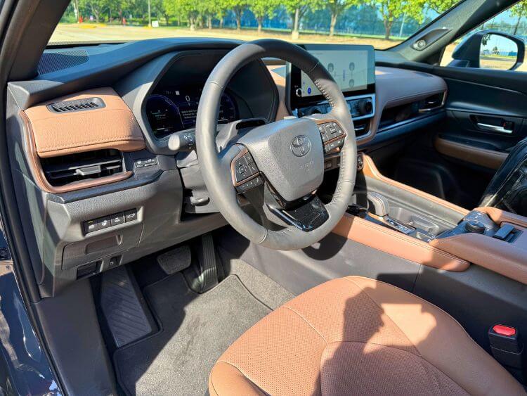 2025-Toyota-Grand-Highlander-Platinum-cabin-.jpg-1