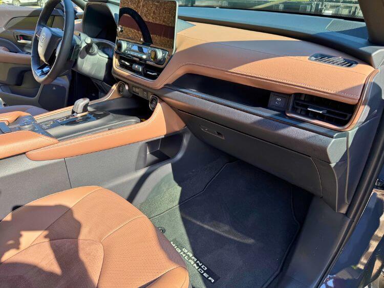 2025-Toyota-Grand-Highlander-Platinum-passenger-sidejpg
