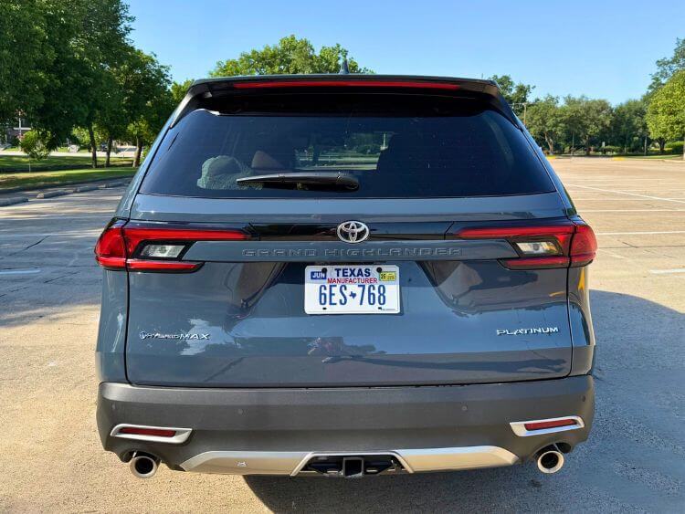 2025-Toyota-Grand-Highlander-Platinum-tail-endjpg-1