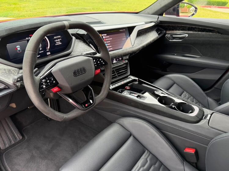2025-audi-rs-etron-interior-hero-2-carpro.jpg (1)