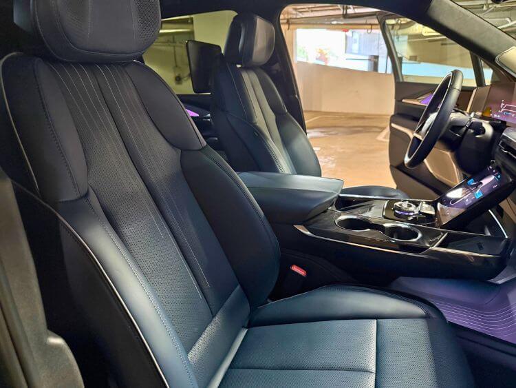 2025-cadillac-escalade-iq-front-row-carpro.jpg