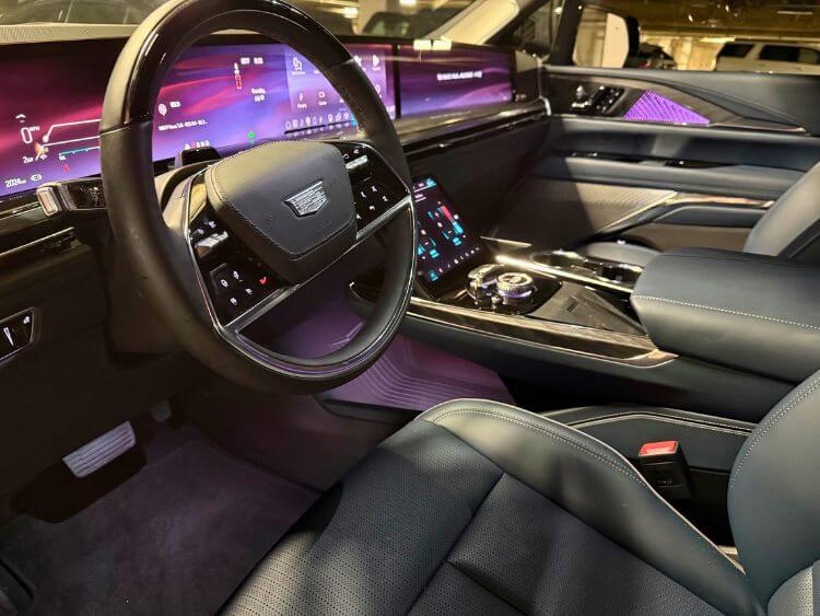 2025-cadillac-escalade-iq-interior-lights-1-carpro.jpg
