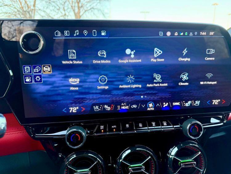 2025-chevrolet-blazer-ev-toucshcreen-appscarpro