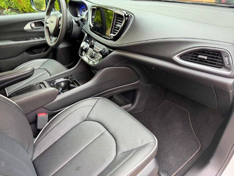 2025-chrysler-pacifica-limited-passenger-side-jpg