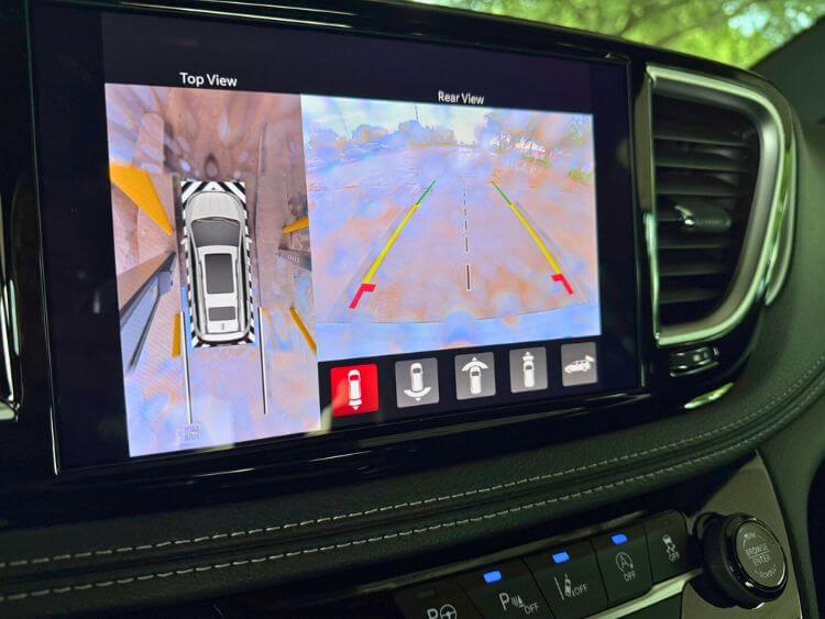 2025-chrysler-pacifica-rearview-cam