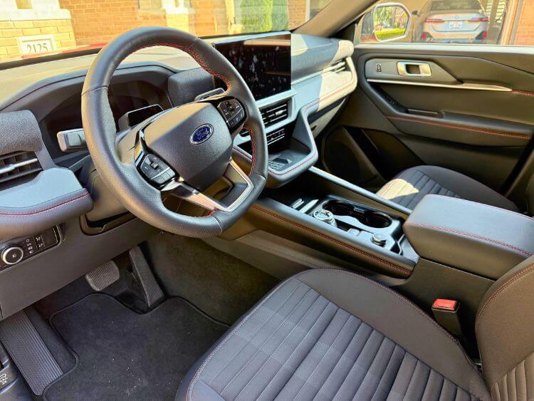 2025-ford-explorer-st-line-cabin-hero-steering-wheeljpg