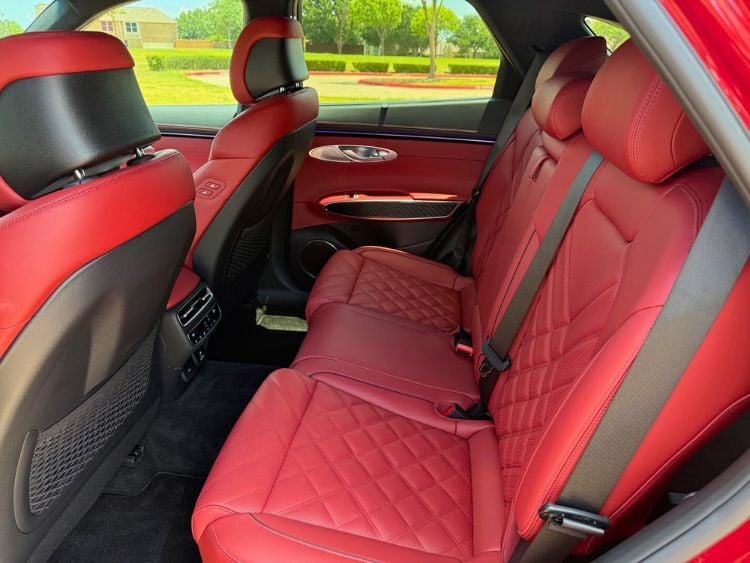 2025-genesis-g70-3.3-t-2nd-row-jjpg