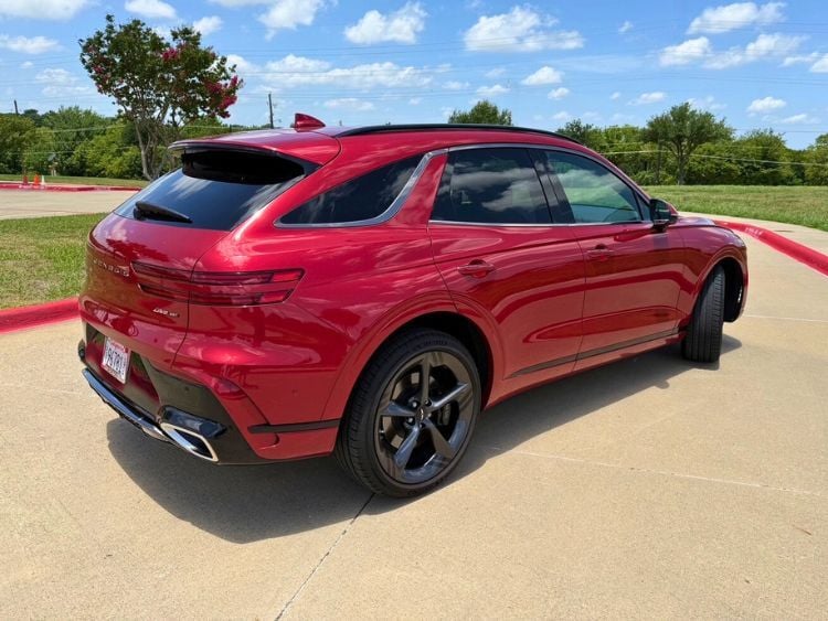 2025-genesis-g70-3.3-t-exterior-2.jpg