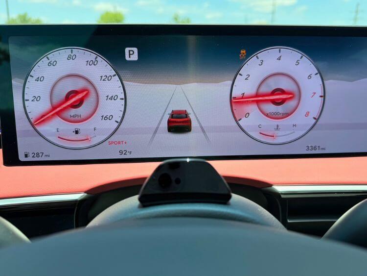 2025-genesis-g70-3.5T-digital-display.jpg