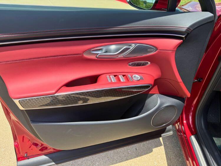 2025-genesis-g70-3.5T-door-panel.jpg