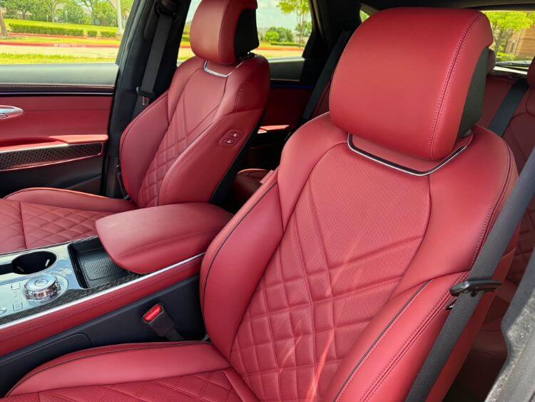 2025-genesis-g70-3.5T-driver-seat