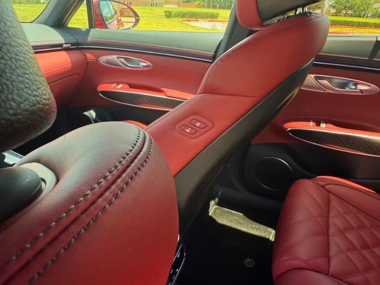 2025-genesis-g70-3.5T-passenger-seat-button-jpg