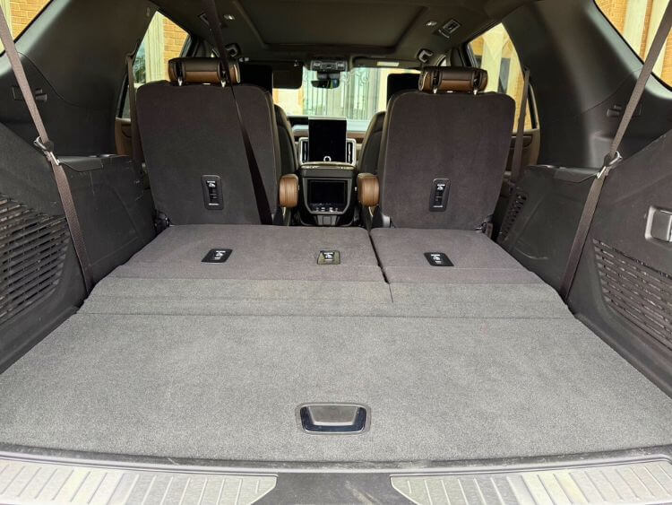 2025-gmc-yukon-denali-ultimate-cargo-1.jpg
