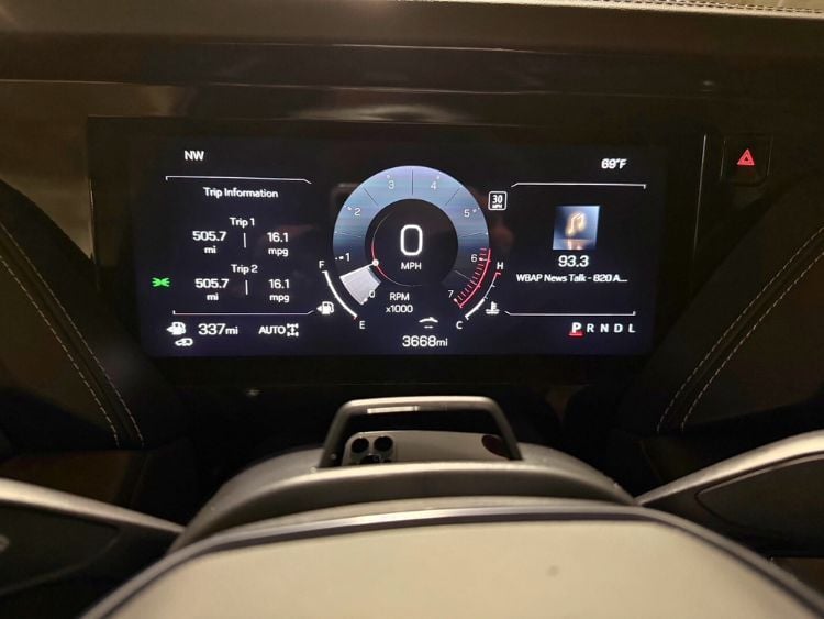 2025-gmc-yukon-denali-ultimate-driver-display.jpg