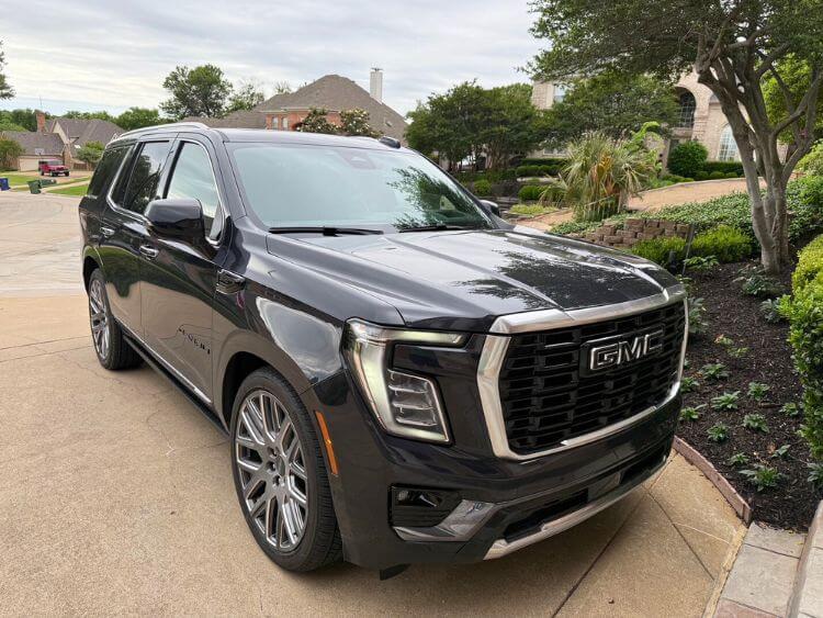 2025-gmc-yukon-denali-ultimate-exterior-front-end-1.jpg