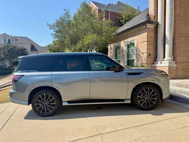 2025-infiniti-qx80-profile02