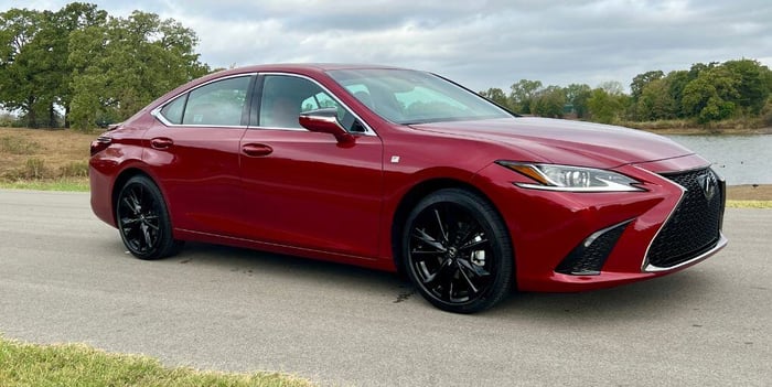 2025 Lexus ES 300h F SPORT Handling Review