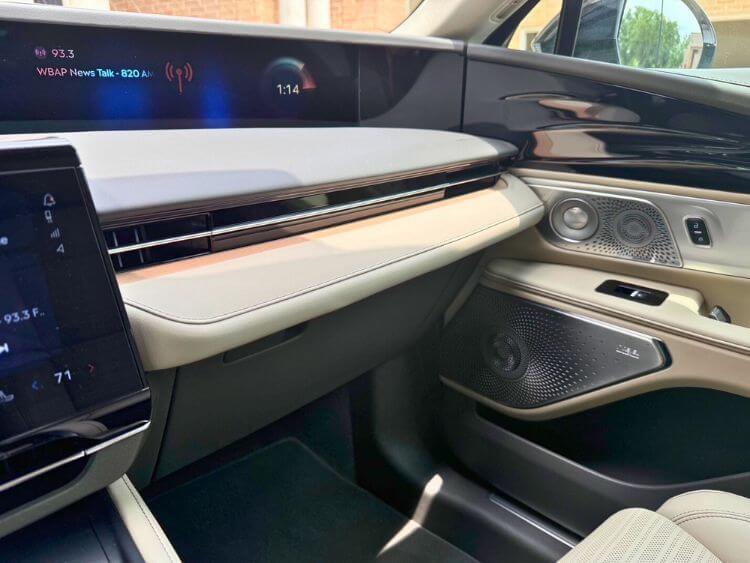 2025-lincoln-nautilus-reserve-cabin-dash-carpro.j
