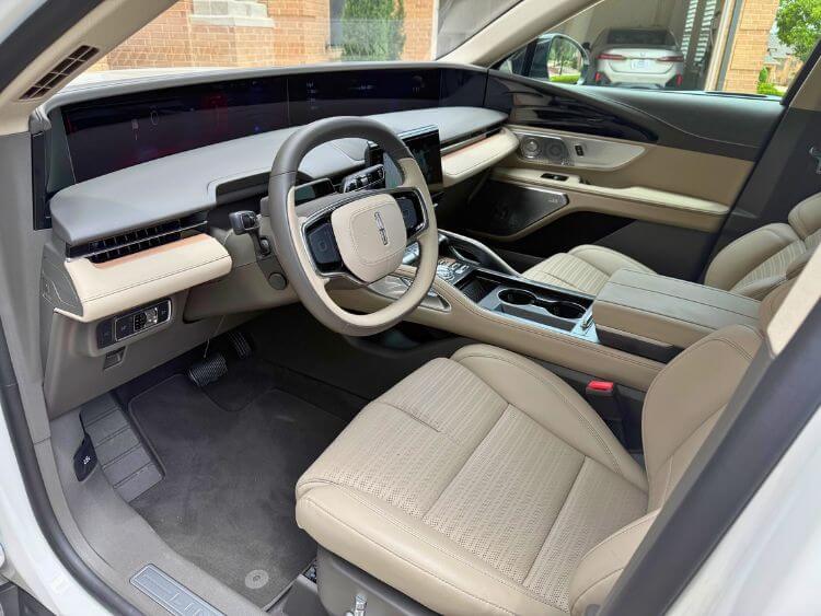2025-lincoln-nautilus-reserve-cabin-hero-carpro.j