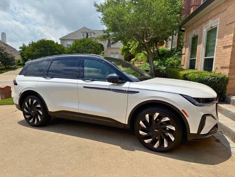 2025-lincoln-nautilus-reserve-profile-carpro.j