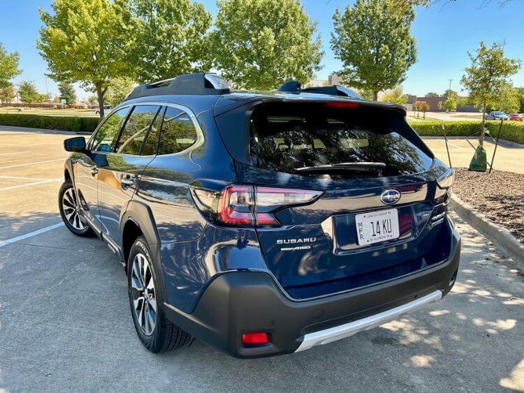 2025-subaru-outback-tail-end