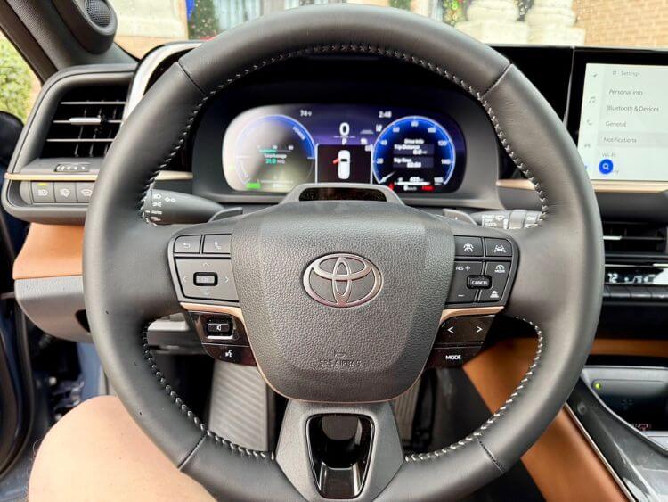 2025-toyota-crown-signia-steering-wheel-cu--carpro.jpg
