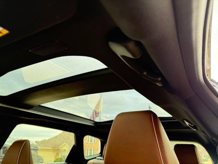 2025-toyota-crown-signia-sunroof-carpro.jpg