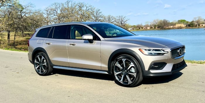2025 Volvo V60 Cross Country B5 AWD Review