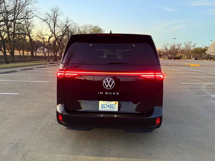 2025-vw-id-buzz-tail-end.jpg (1)