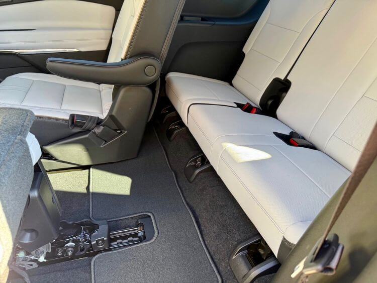 3rd-row-2024-chevy-traverse-high-country