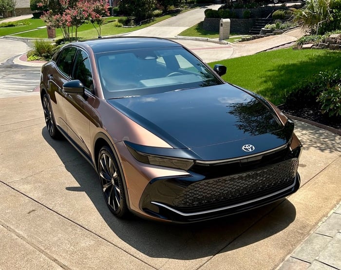 REVIEW:  2023 Toyota Crown Platinum
