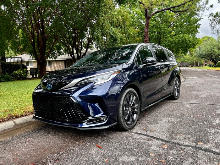 REVIEW: 2022 Toyota Sienna XSE