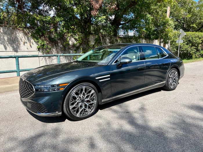 REVIEW: 2023 Genesis G90 AWD 3.5T E-Supercharger