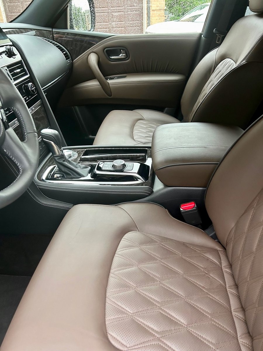 armada-platinum-leather-seats