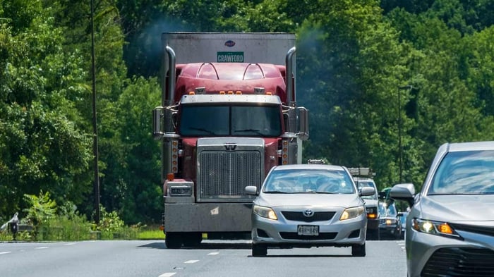 Study: Collision Warning Preventing 18-Wheeler Crashes