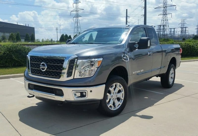 2017 nissan titan sv