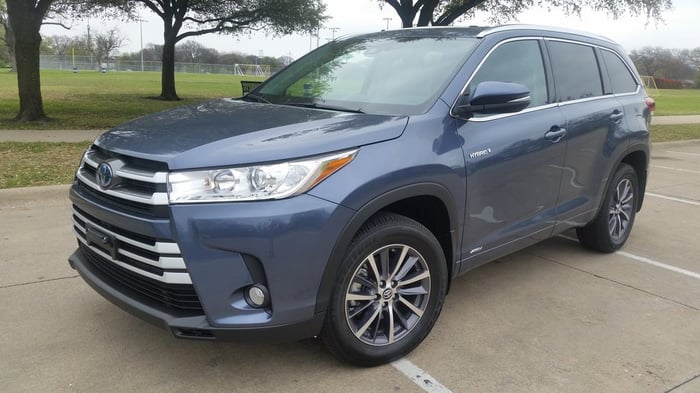 2017 Toyota Highlander Hybrid XLE Test Drive