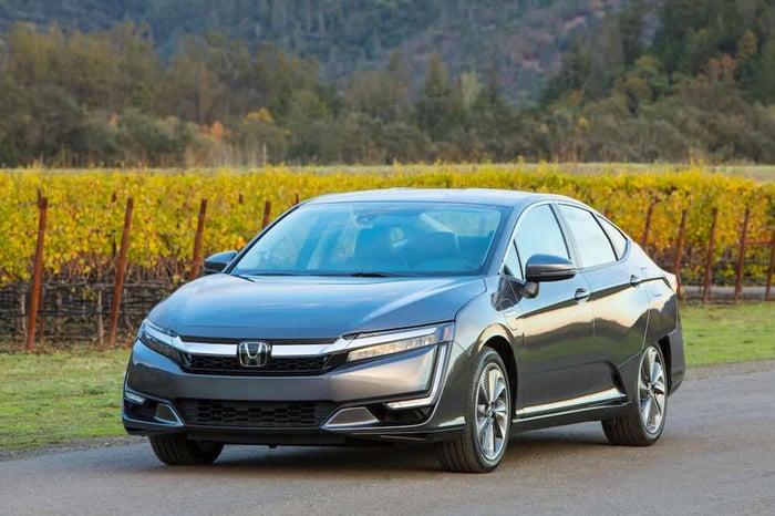 The 2018 Honda Clarity Is A Futuristic, Fuel Efficient Plug-In Hybrid