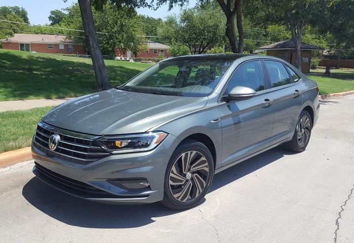 Redesigned 2019 Volkswagen Jetta SEL Hits and Misses