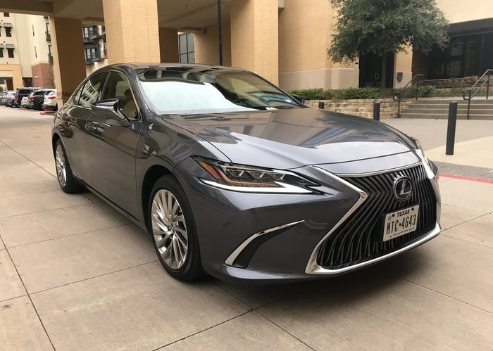 2020 Lexus ES 300h Ultra Luxury Review