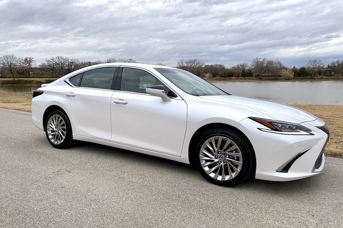 2021 Lexus ES 250 AWD Review