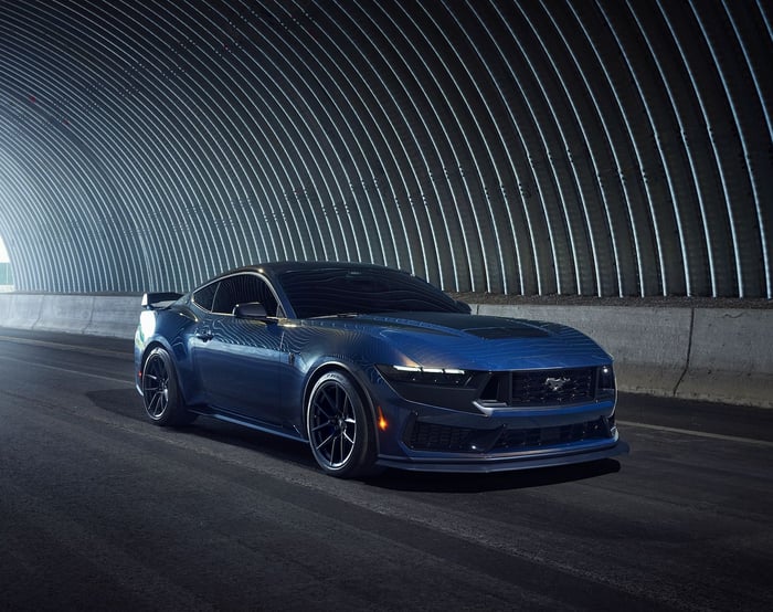 2024 Ford Mustang Dark Horse Cool Features
