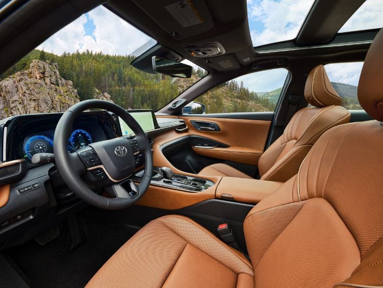 toyota-signia-interior-credit-toyota