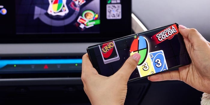 Play Uno In Your BMW